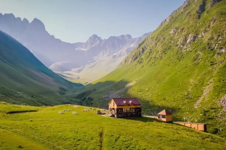 hiking-from-kazbegi-to-khevsureti2.webp
