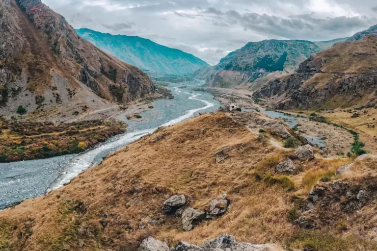 hiking-from-kazbegi-to-khevsureti3.webp