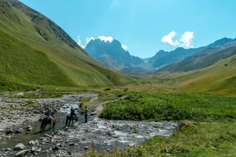 hiking-from-kazbegi-to-khevsureti6.webp
